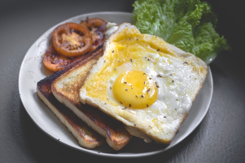 A cozy café breakfast spread